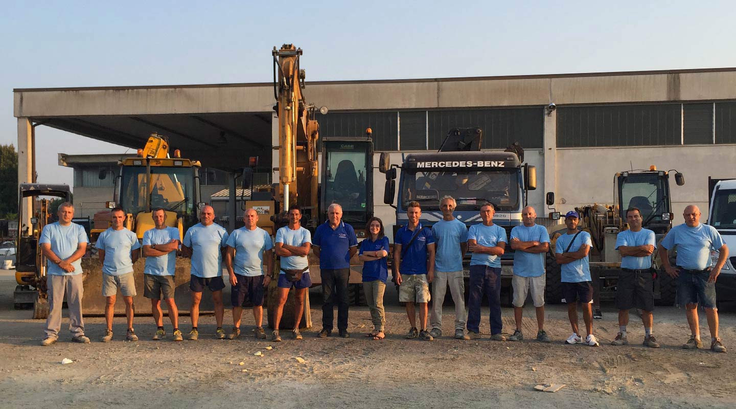 I professionisti di Edil Lambro, impresa edile specializzata in ristrutturazioni complete di case, edifici e immobili industriali a Lodi e sud Milano.